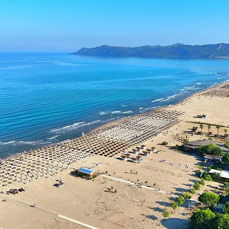 아파트 Seaside Timber Plazhi San Pietro